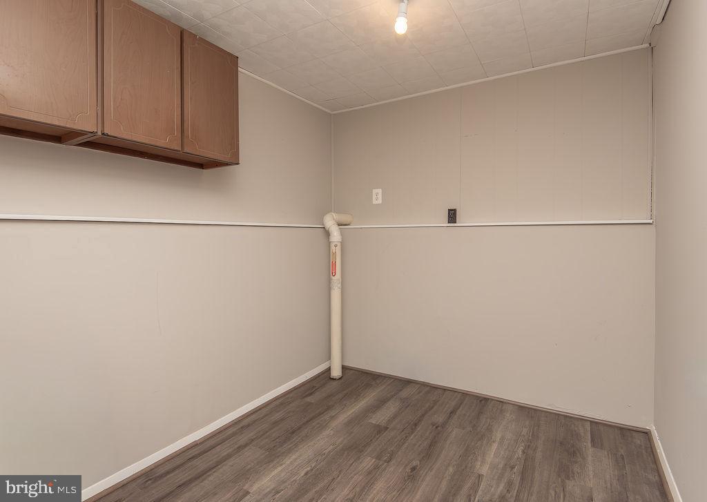 FOUR SEASONS - Residential