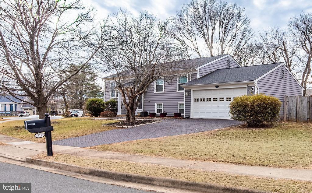 FOUR SEASONS - Residential