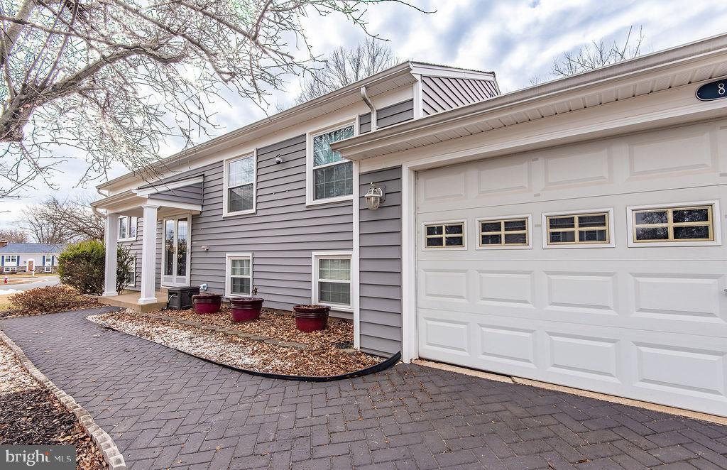 FOUR SEASONS - Residential