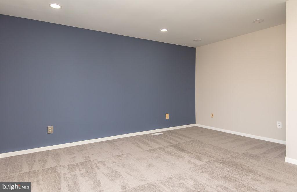 FOUR SEASONS - Residential