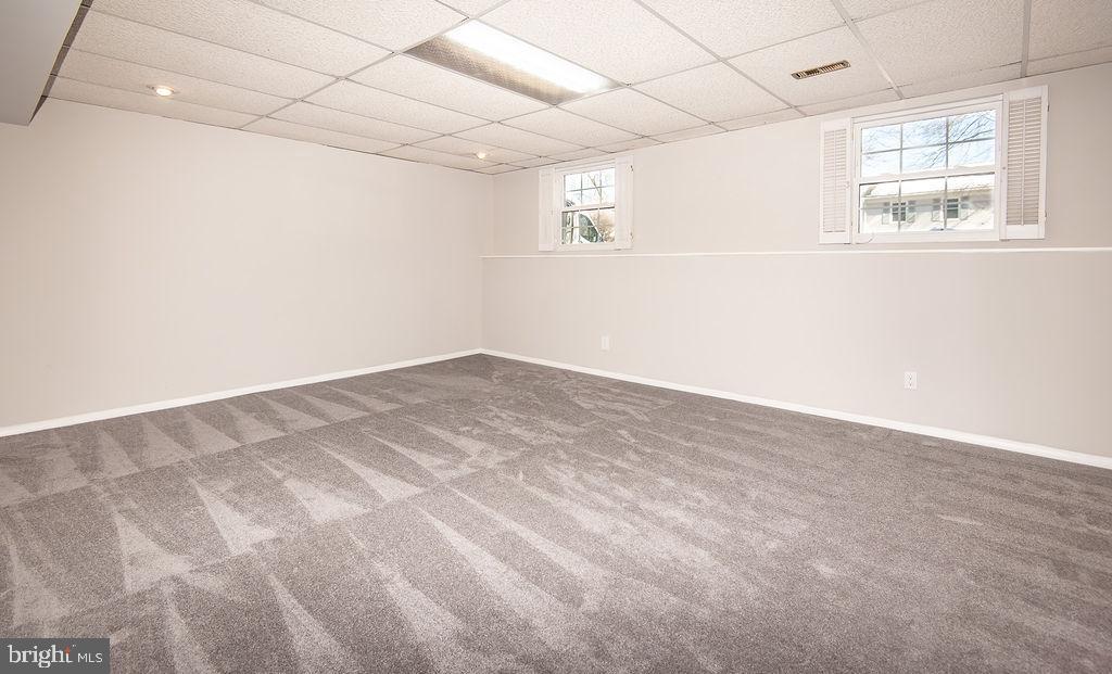 FOUR SEASONS - Residential