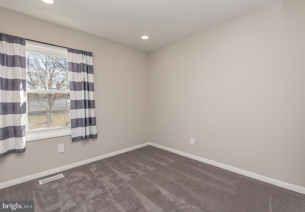 FOUR SEASONS - Residential