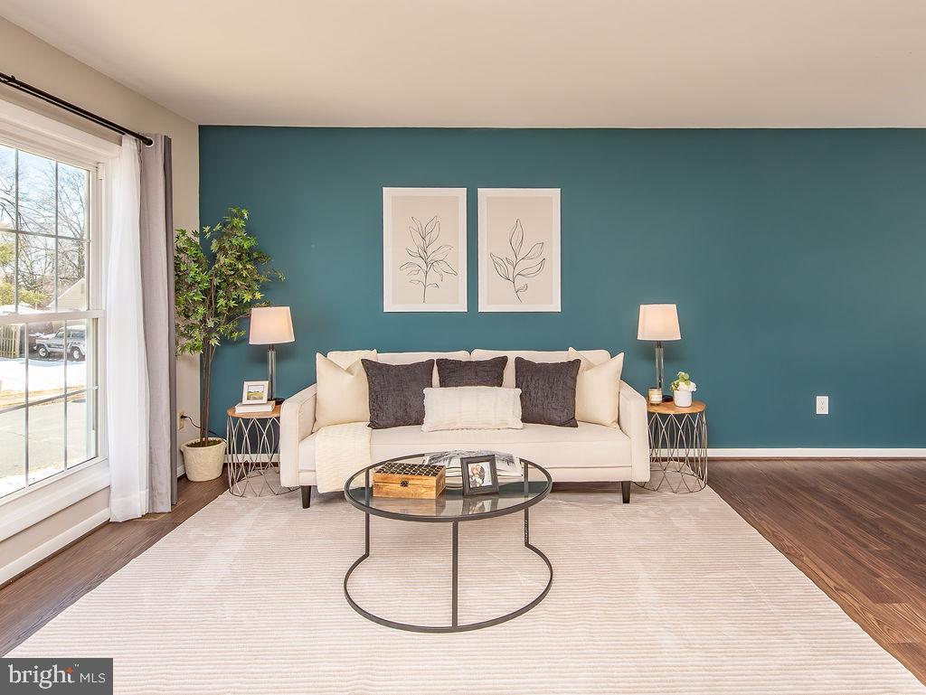 FOUR SEASONS - Residential