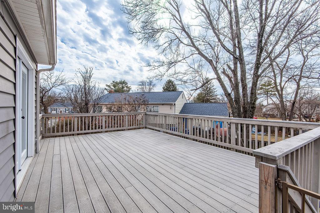 FOUR SEASONS - Residential