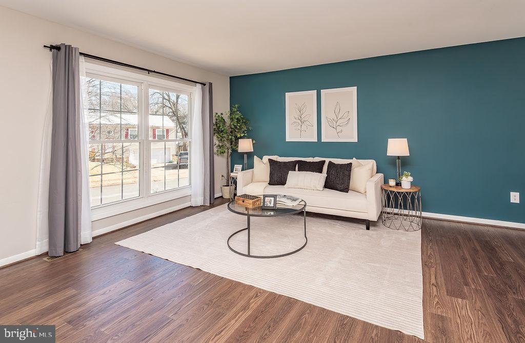 FOUR SEASONS - Residential