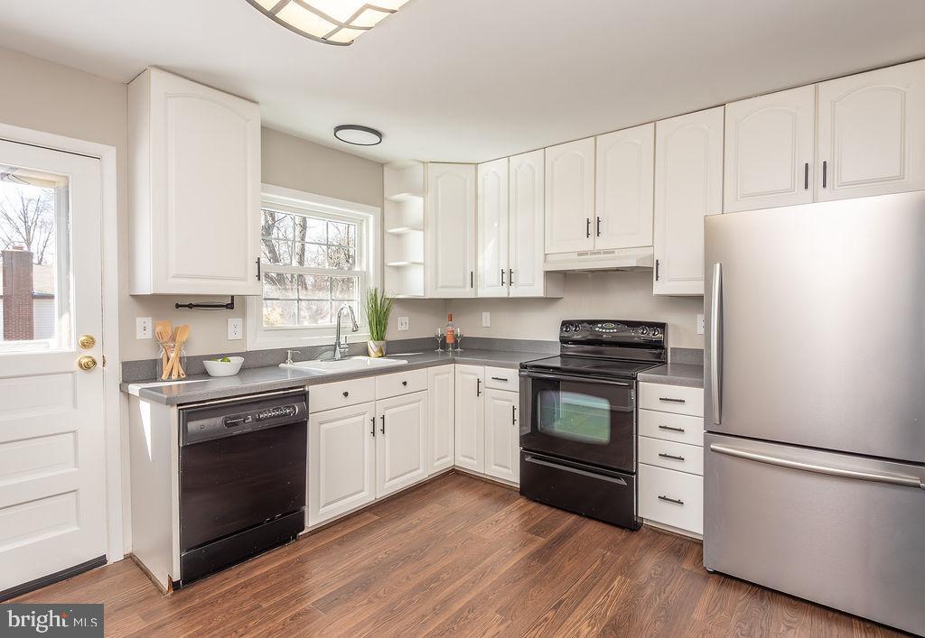 FOUR SEASONS - Residential