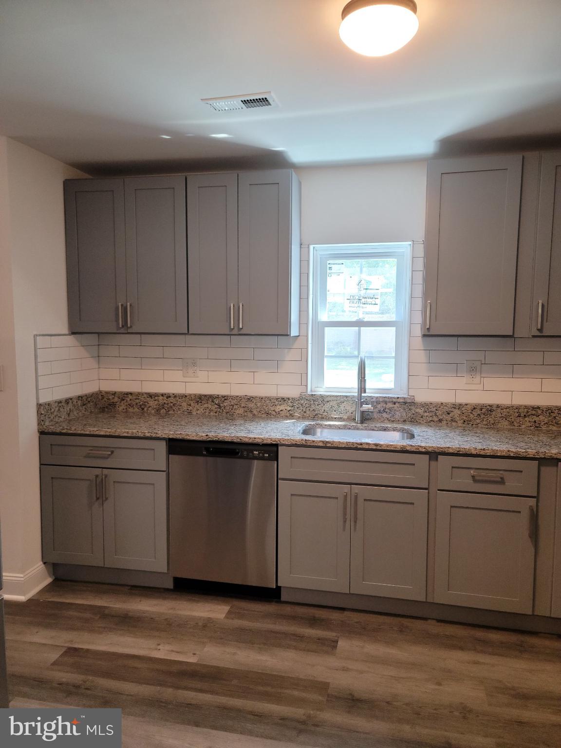 PINE STREET - Residential