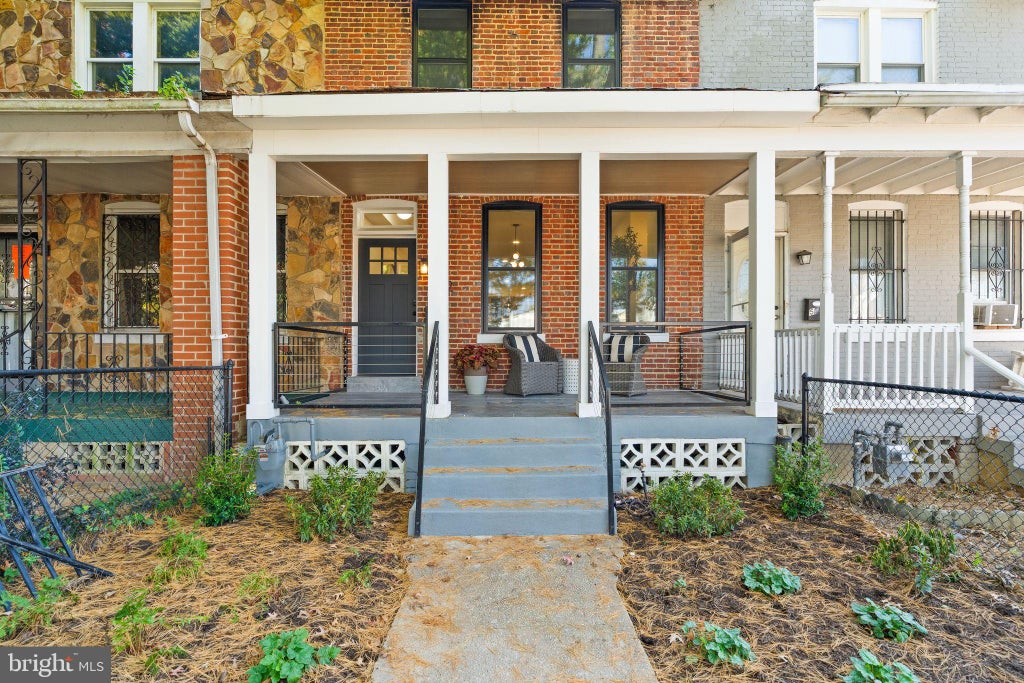 Photo of 552 Shepherd Street NW, WASHINGTON, DC 20011 (MLS # DCDC2277078)