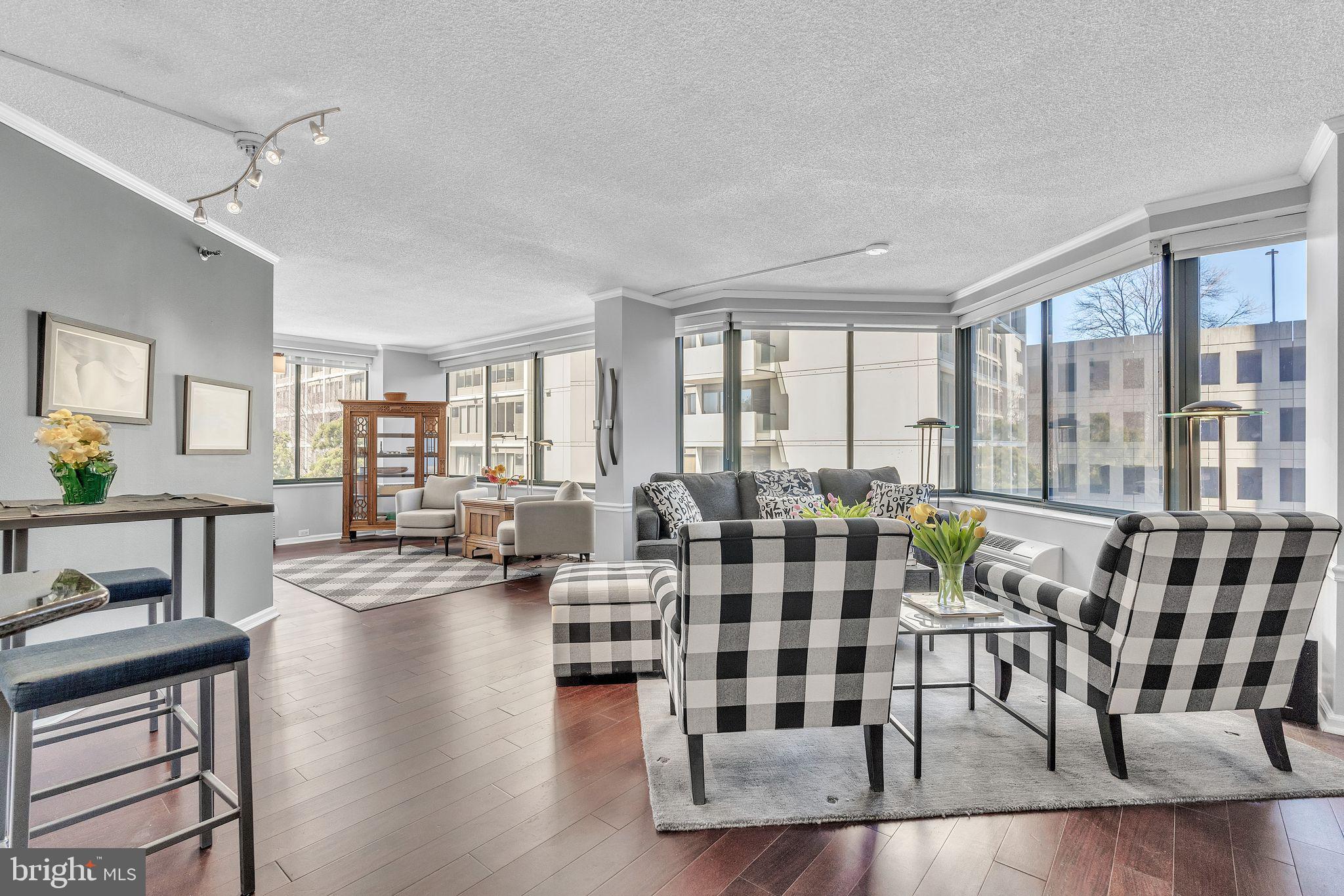 2001 HAMILTON STREET 401