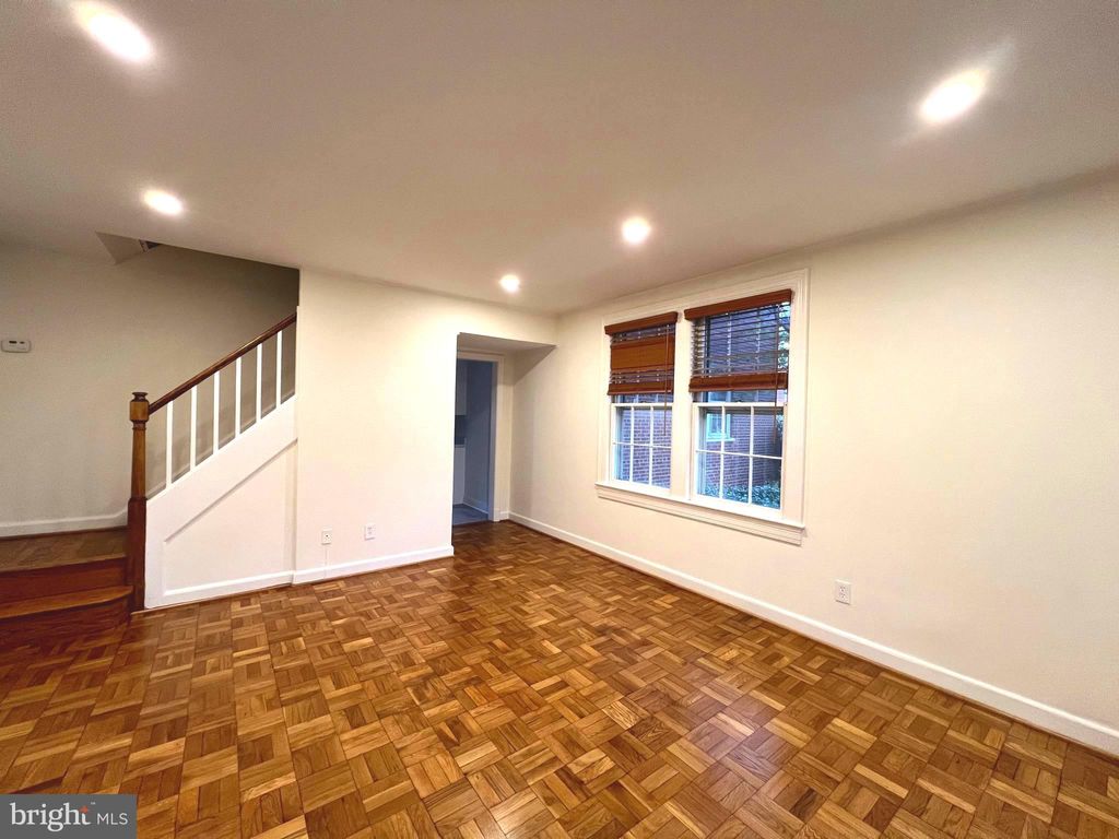 Photo of 1600 S Barton Street #747, ARLINGTON, VA 22204 (MLS # VAAR2065566)