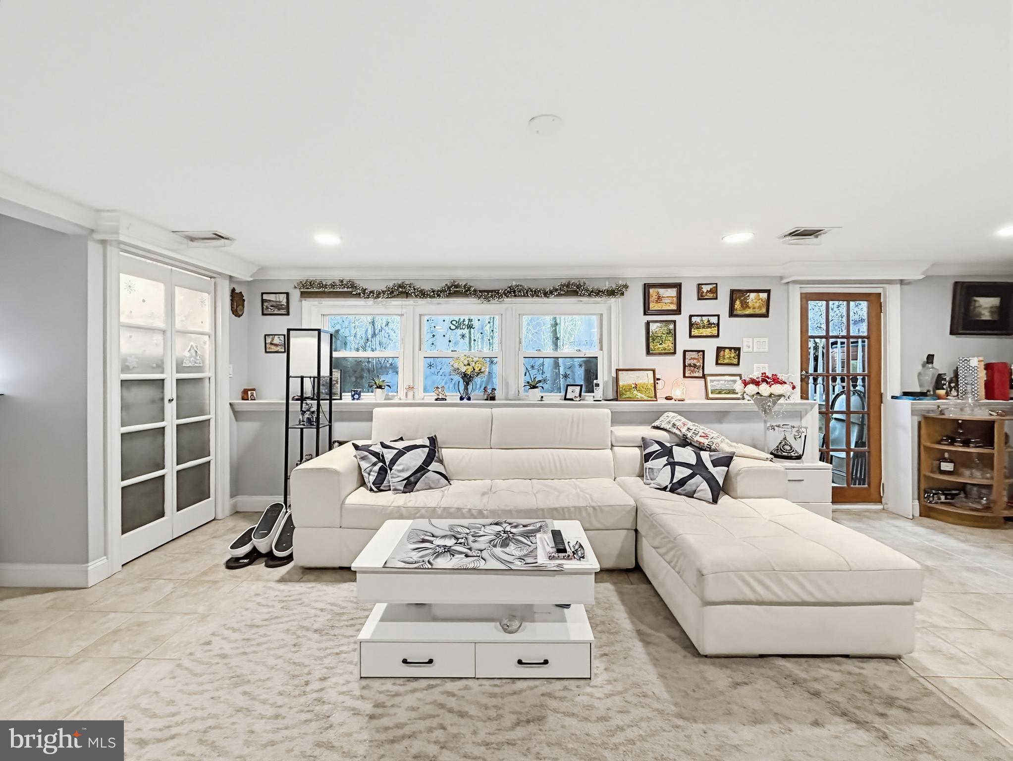 WARMINSTER HGTS - Residential