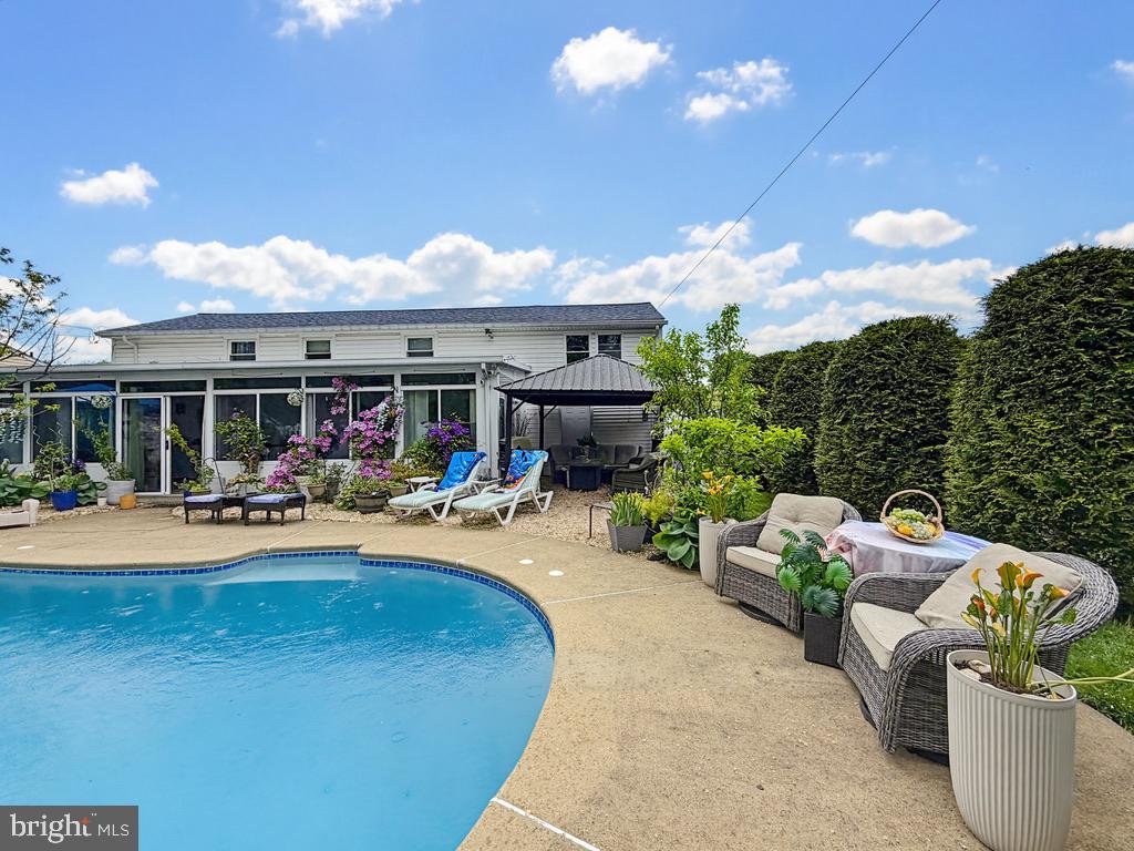 WARMINSTER HGTS - Residential