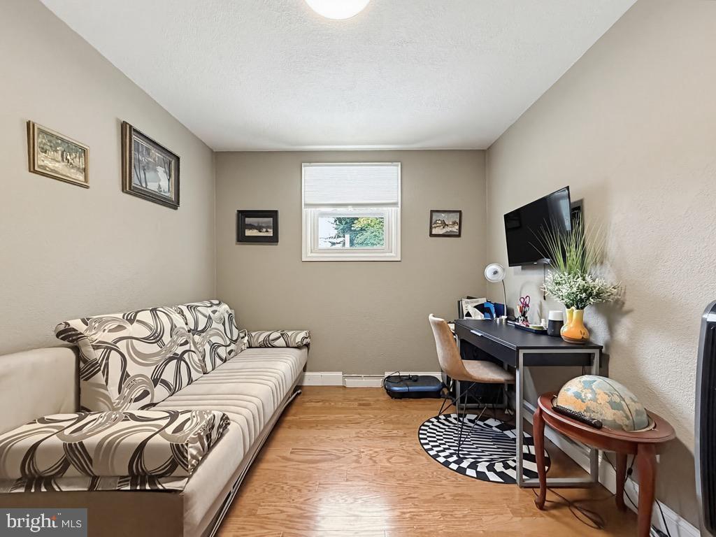 WARMINSTER HGTS - Residential