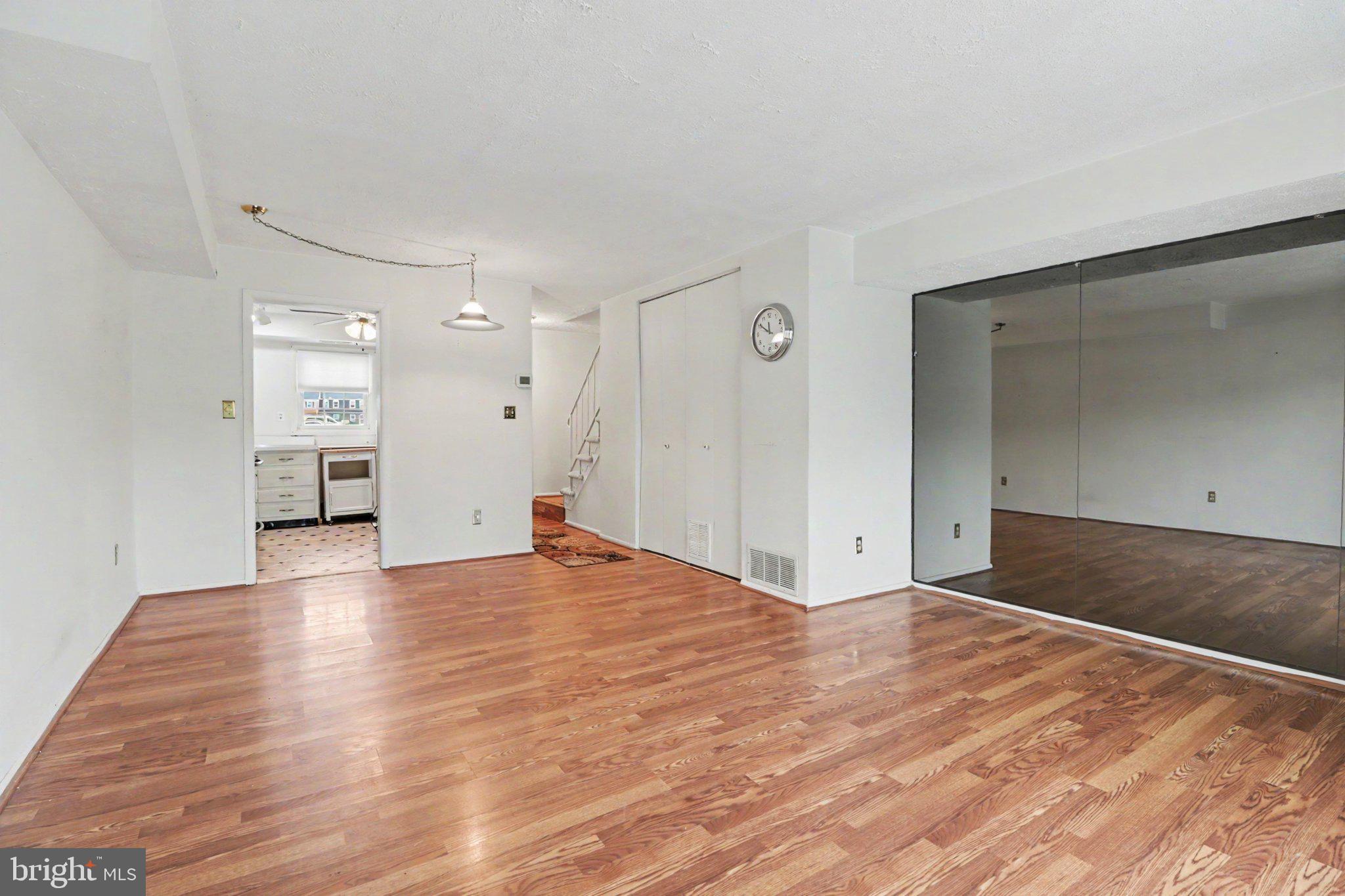 COLONY PARK - Residential