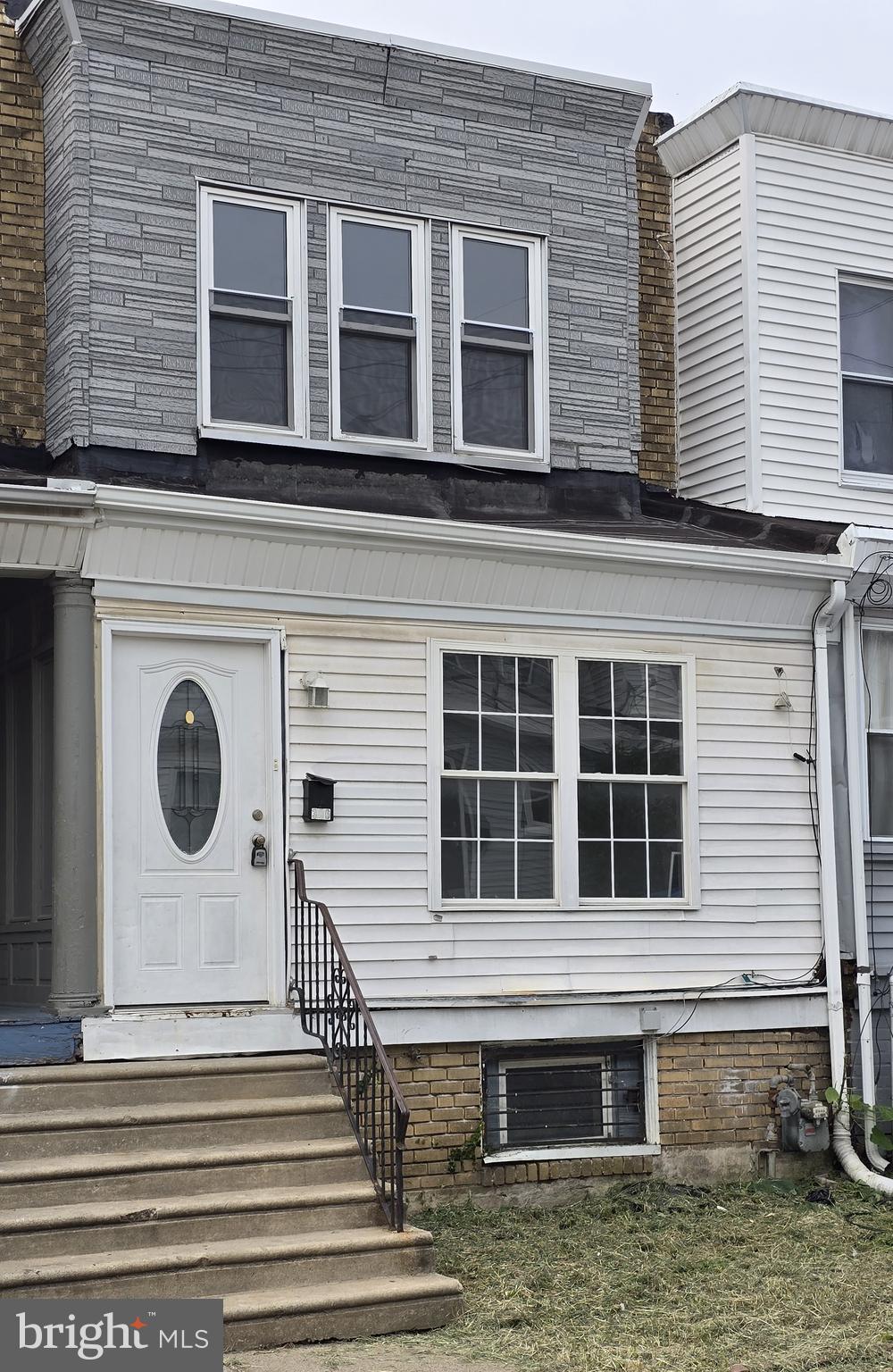 Welcome to 306 Berbro St, on a quiet street in the heart of Darby Boro. Three Bedrooms, 1 & 1/2 Bathrooms. Clean and in solid condition, the carpets are brand new and the roof was replaced in 2023. Does include Washer, Dryer and Refrigerator. Lots of natural light. Close to the city and the airport. Very accessible to public transportation. Good amount of street parking. Schedule your showing today!
