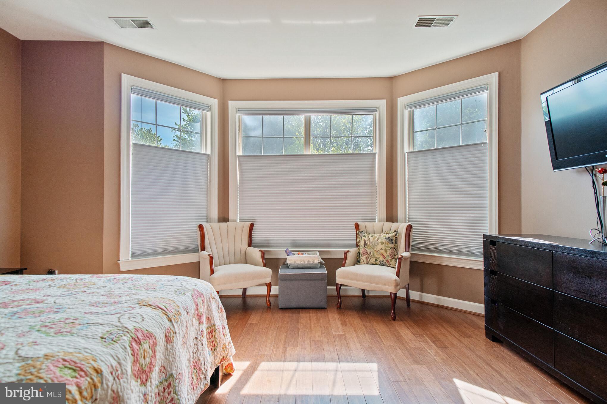 BELMONT CENTER - Residential