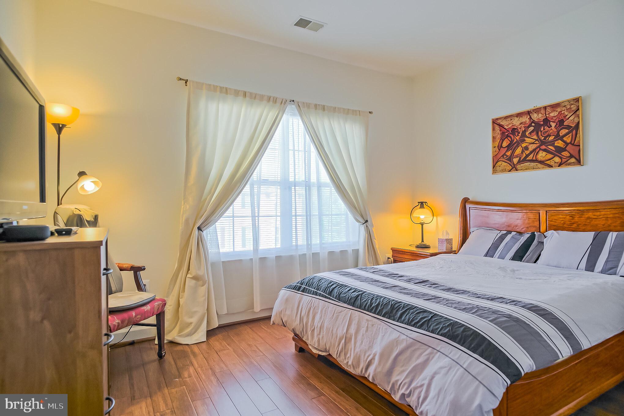 BELMONT CENTER - Residential