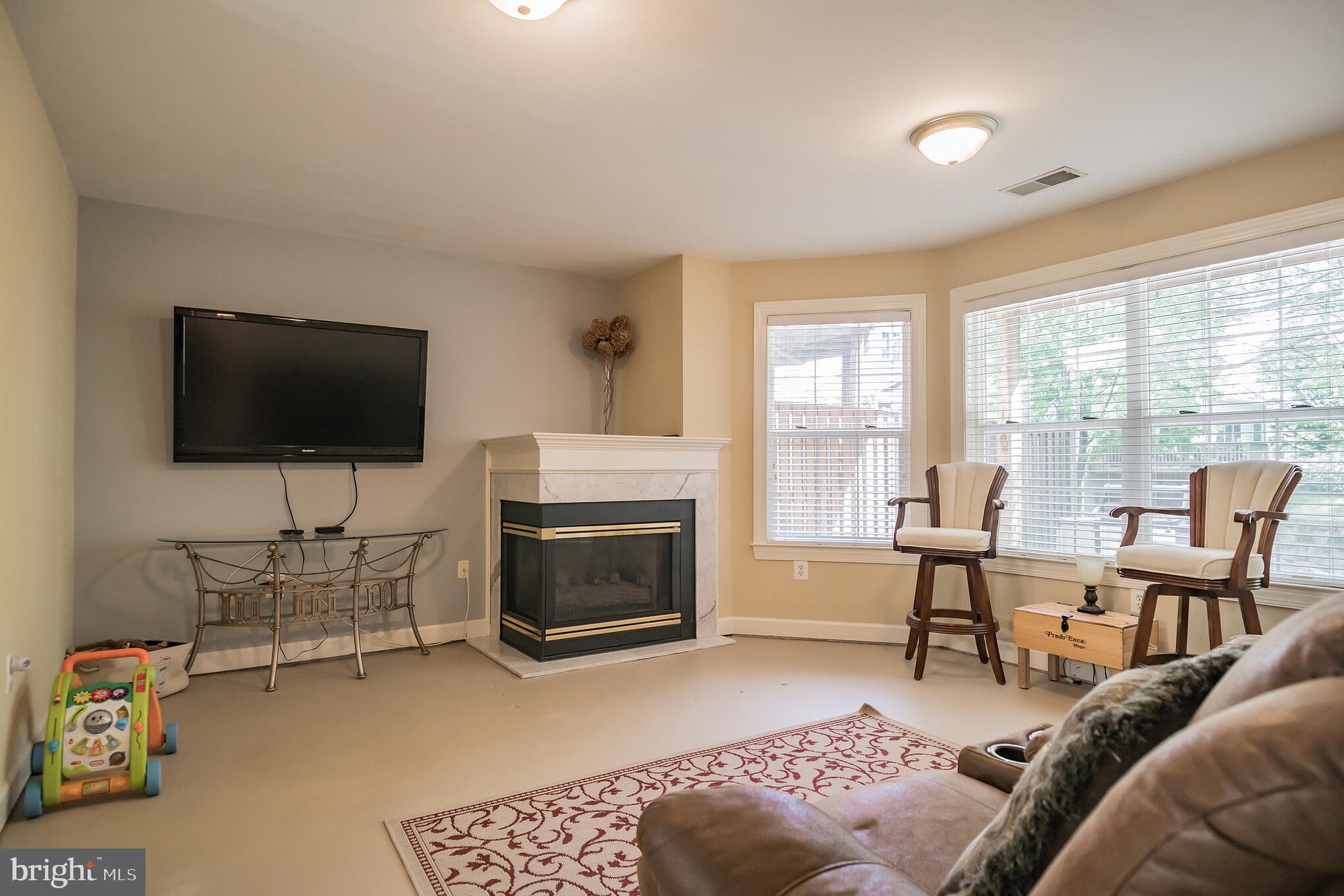 BELMONT CENTER - Residential