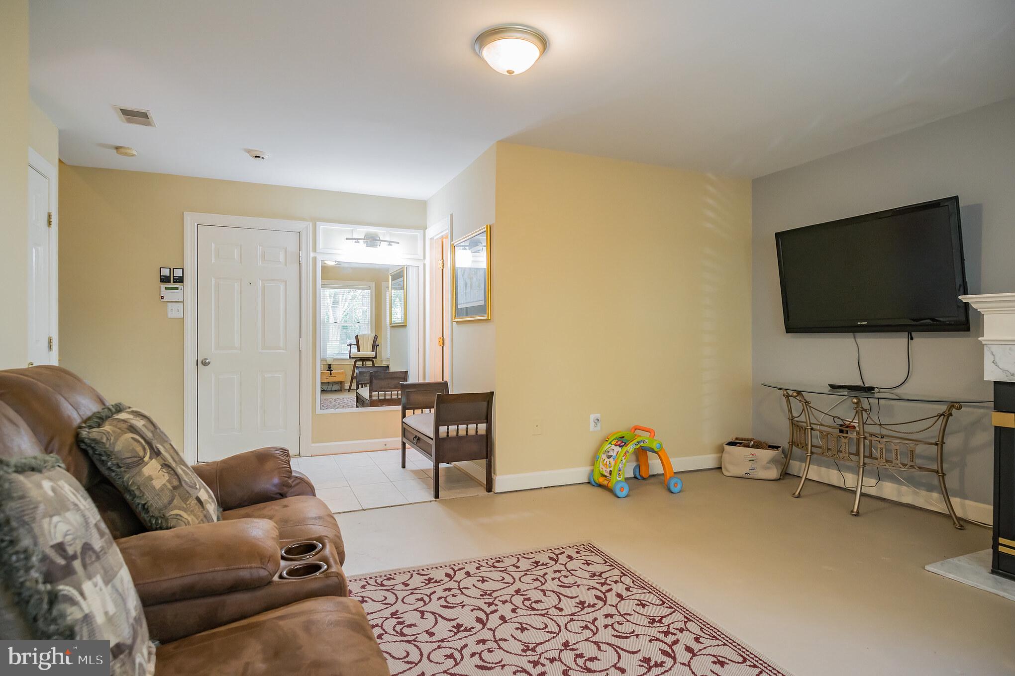 BELMONT CENTER - Residential