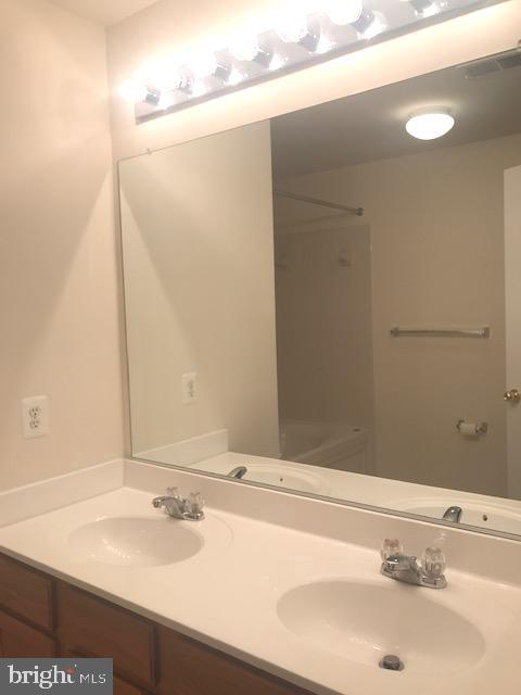 COUNTY CENTER - Residential Lease