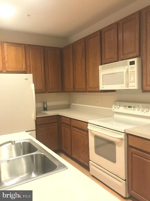 COUNTY CENTER - Residential Lease