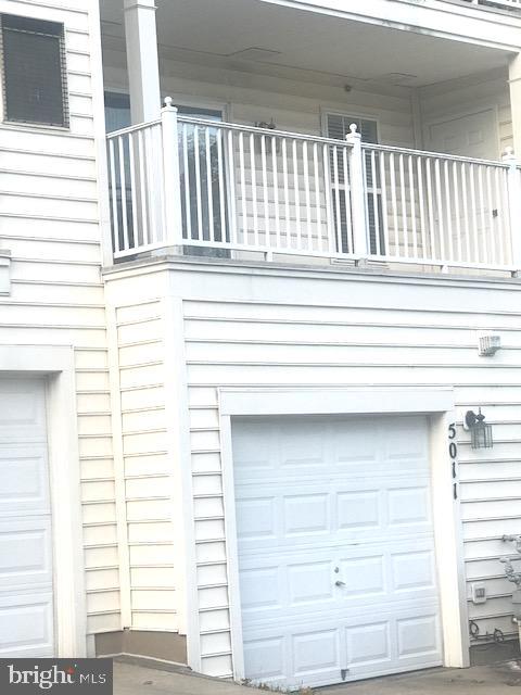 COUNTY CENTER - Residential Lease