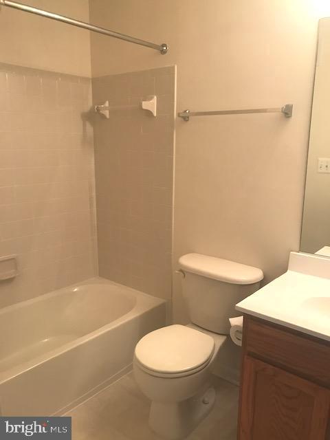 COUNTY CENTER - Residential Lease