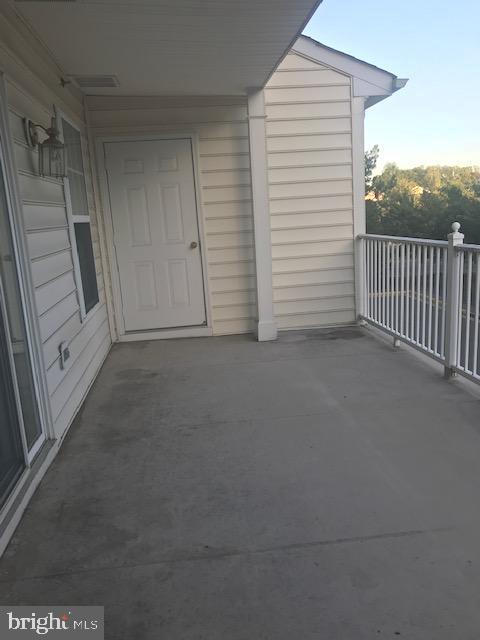 COUNTY CENTER - Residential Lease