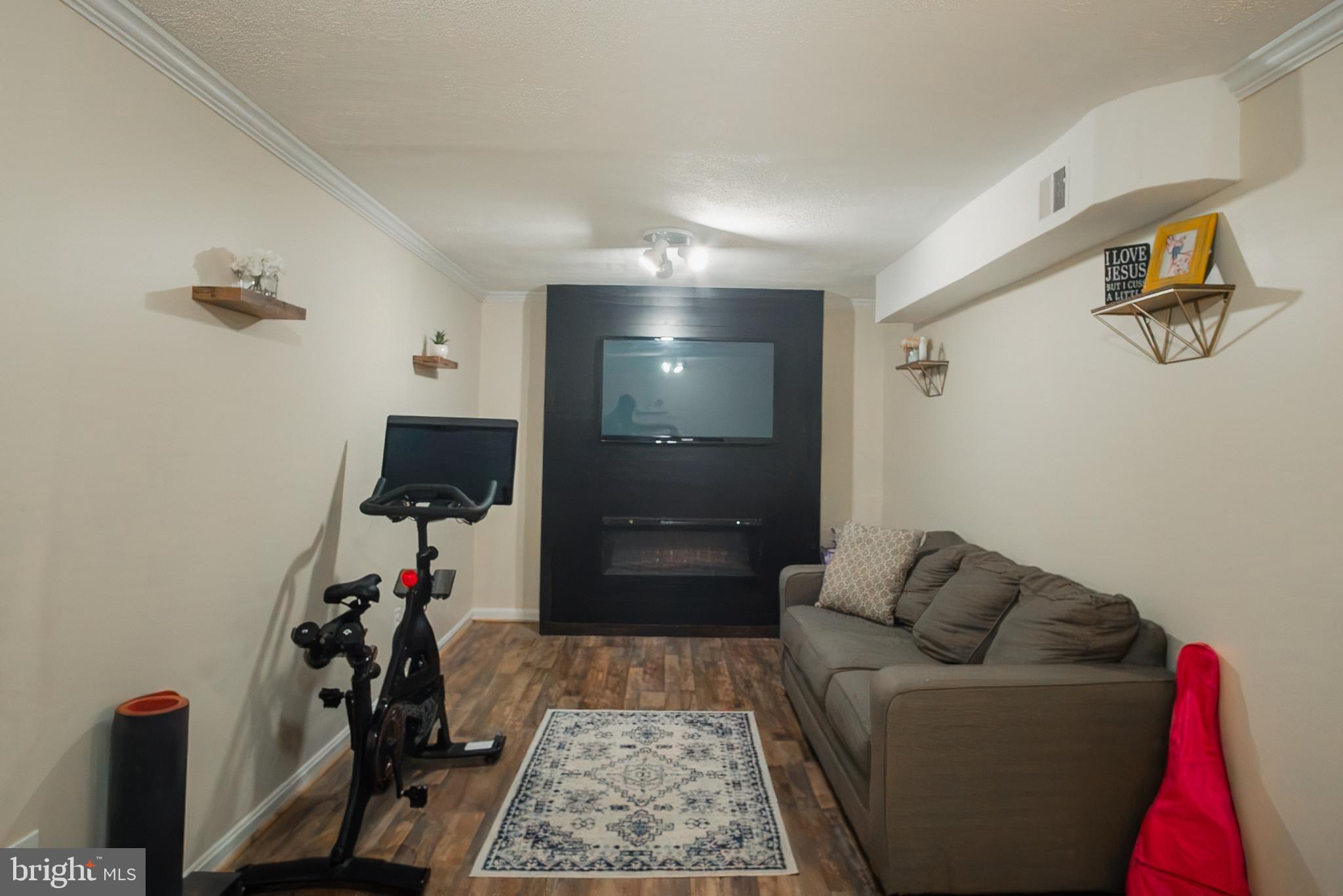 ROBIN MEADOWS - Residential