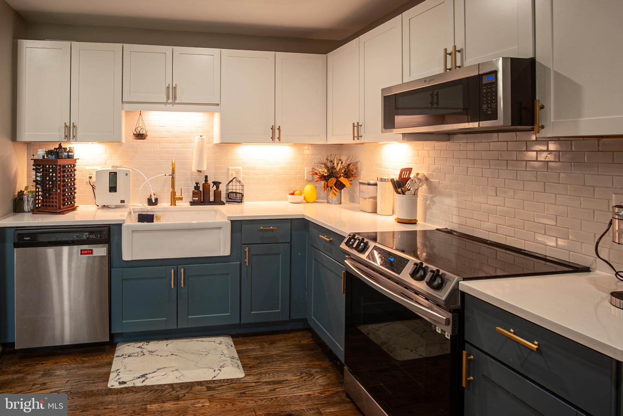 ROBIN MEADOWS - Residential