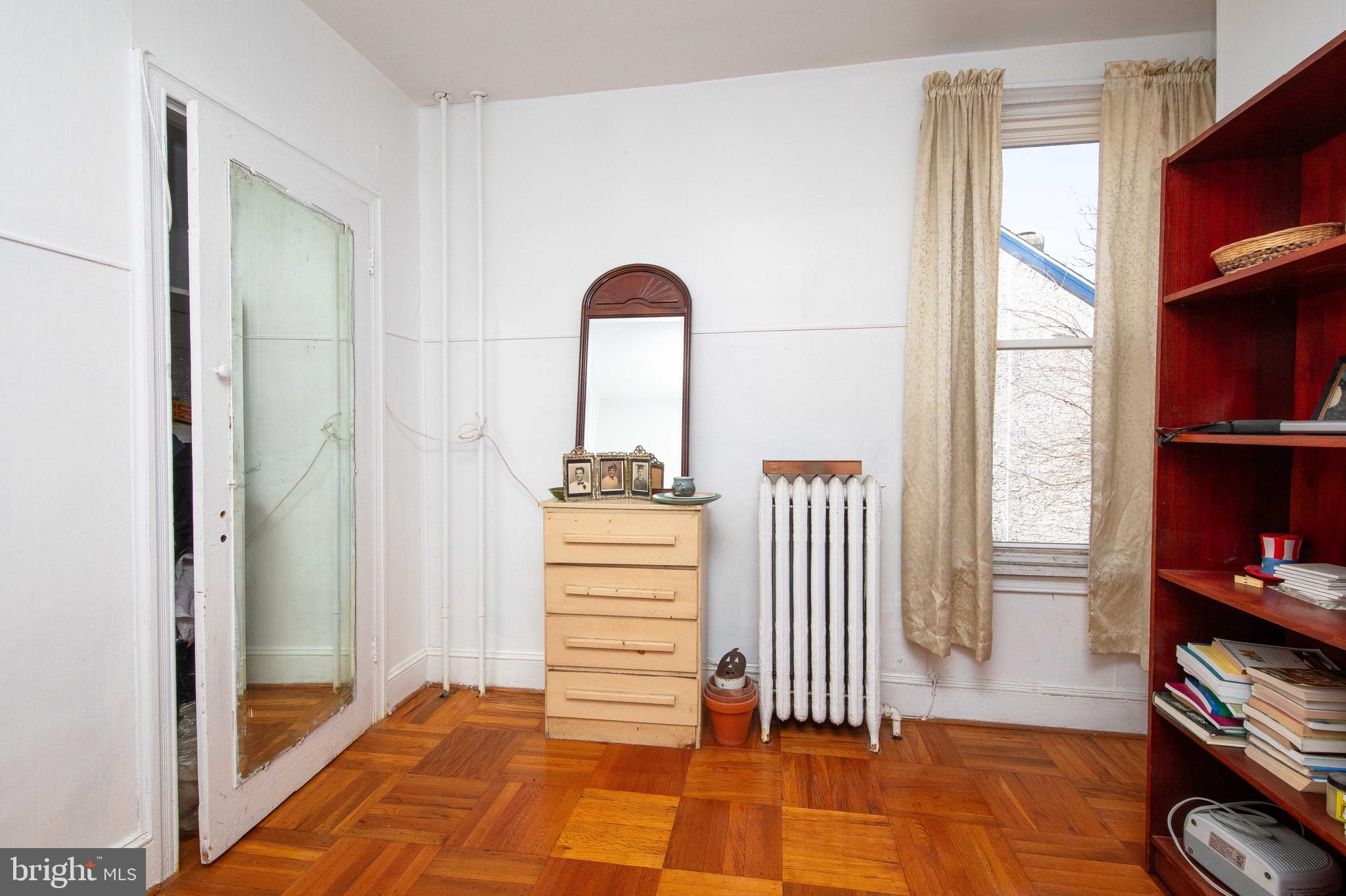 ROXBOROUGH - Residential