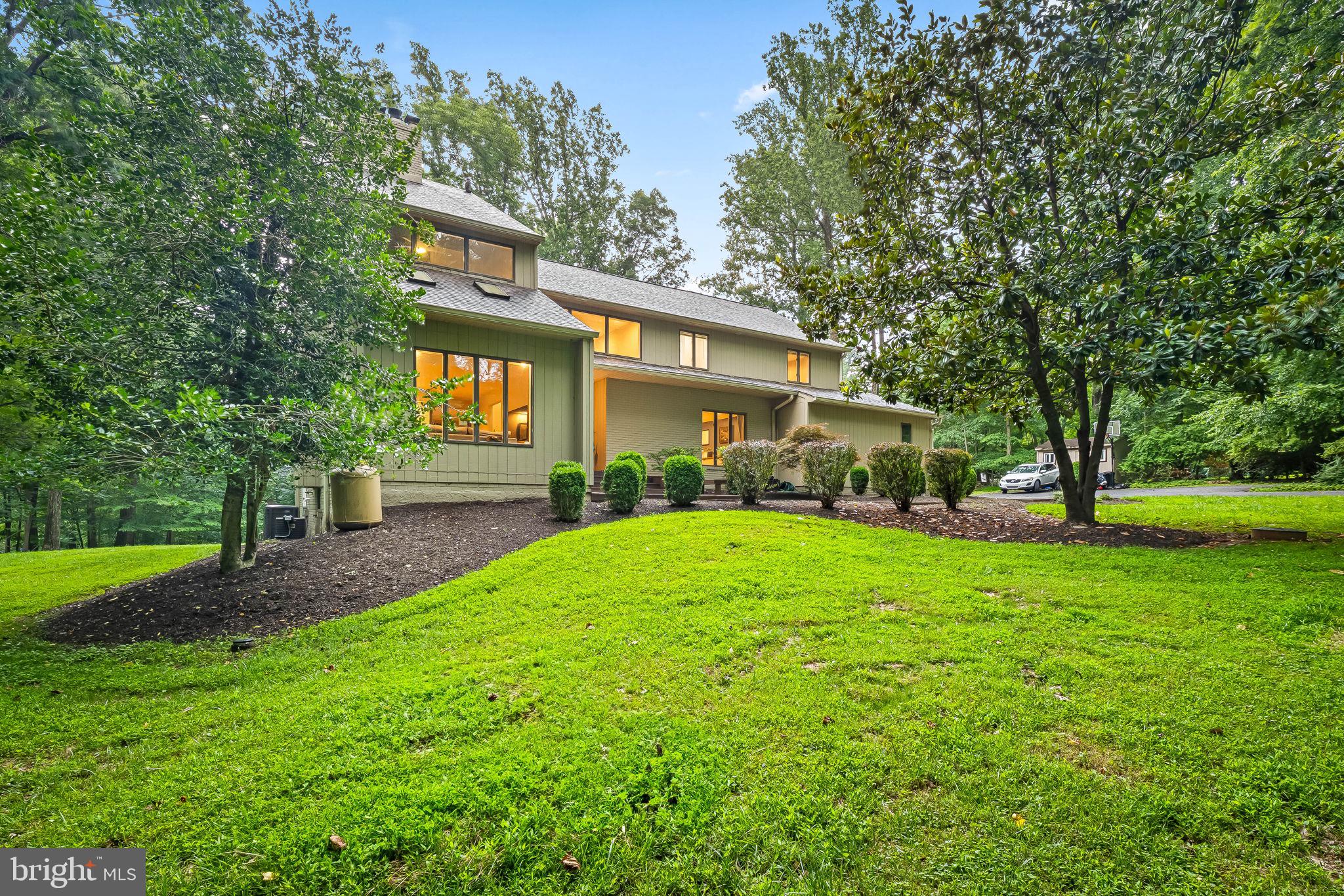 7 SHADED GLEN COURT