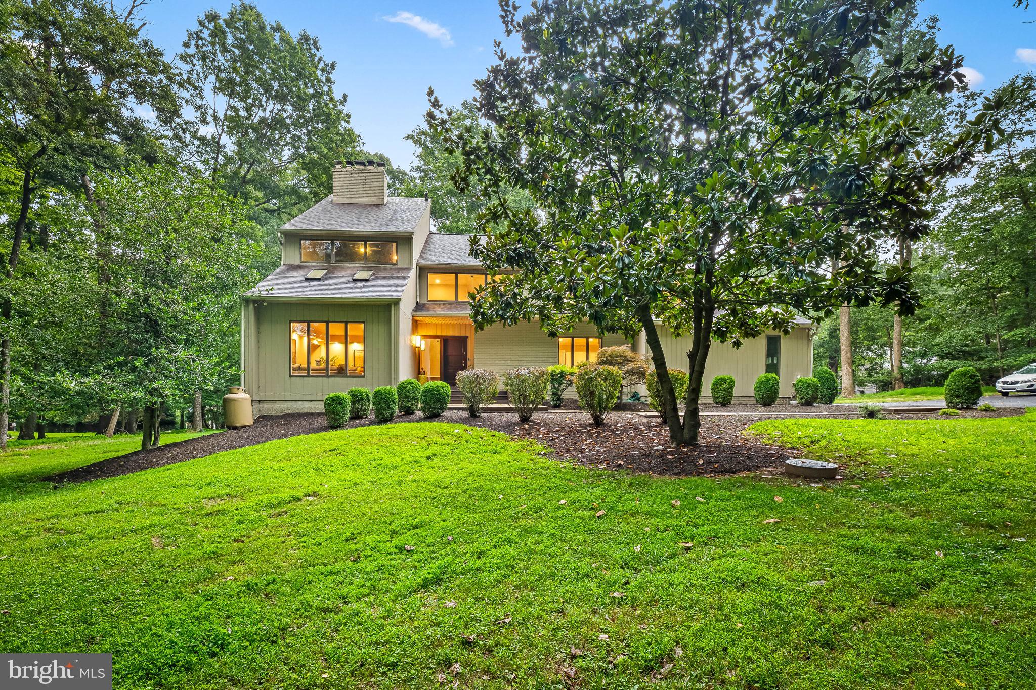 7 SHADED GLEN COURT