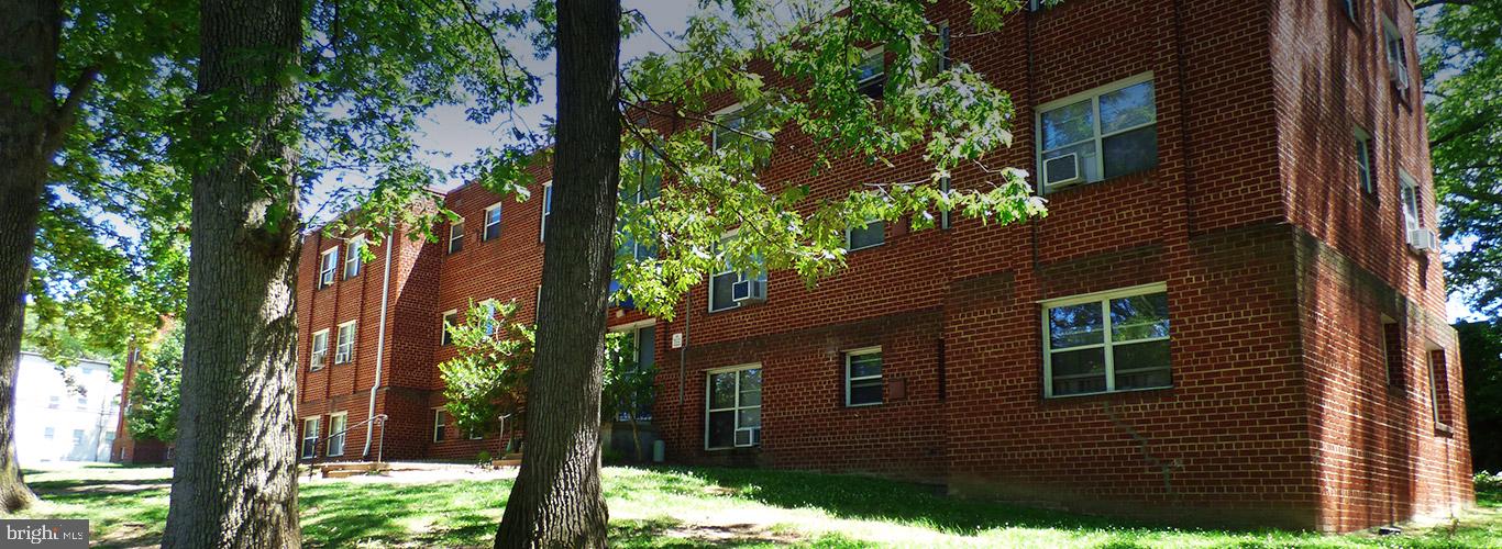 Charming 1-Bedroom Apartment in Garden-Style Community - 4107 Oglethorpe Street, Hyattsville, MD
Welcome home to this cozy, well-maintained 1-bedroom apartment nestled in a peaceful, garden-style community at 4107 Oglethorpe Street in Hyattsville, MD. Perfectly situated for both comfort and convenience, this apartment offers a serene retreat with easy access to local amenities, transportation, and vibrant city life.
Enjoy spacious living areas, large windows that fill the apartment with natural light, and a well-equipped kitchen for all your culinary needs. The charming garden setting provides a tranquil environment, ideal for relaxing or enjoying outdoor activities.
Key Features:
Cozy and bright 1-bedroom, 1-bathroom unit
Quiet garden-style community
Ample natural light throughout
Close to shopping, dining, and transportation options
Easy access to major highways and the Metro for quick commutes
Don't miss out on the opportunity to make this peaceful apartment your new home! Contact us today to schedule a tour.