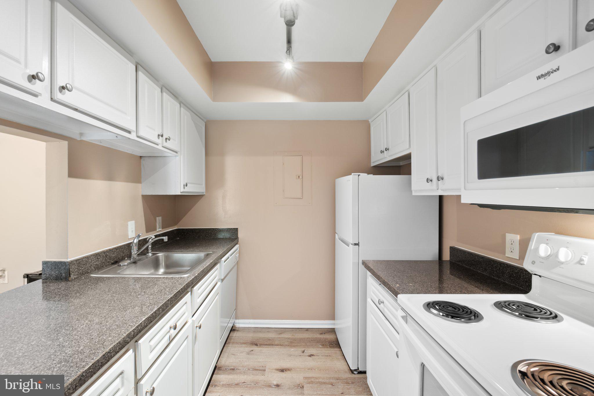 FLOWER HILL - Residential