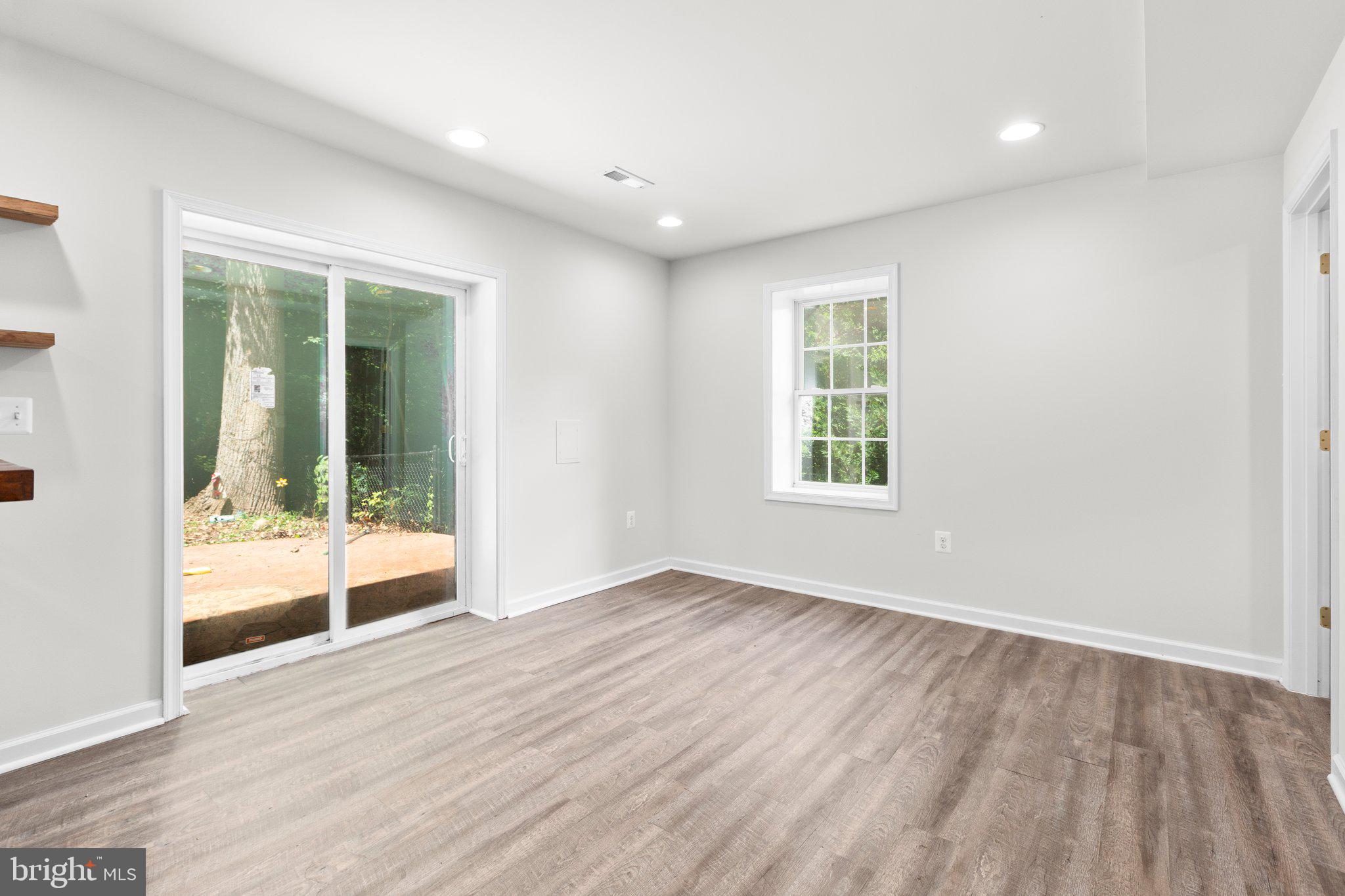 PRESIDENTIAL LAKES - Residential