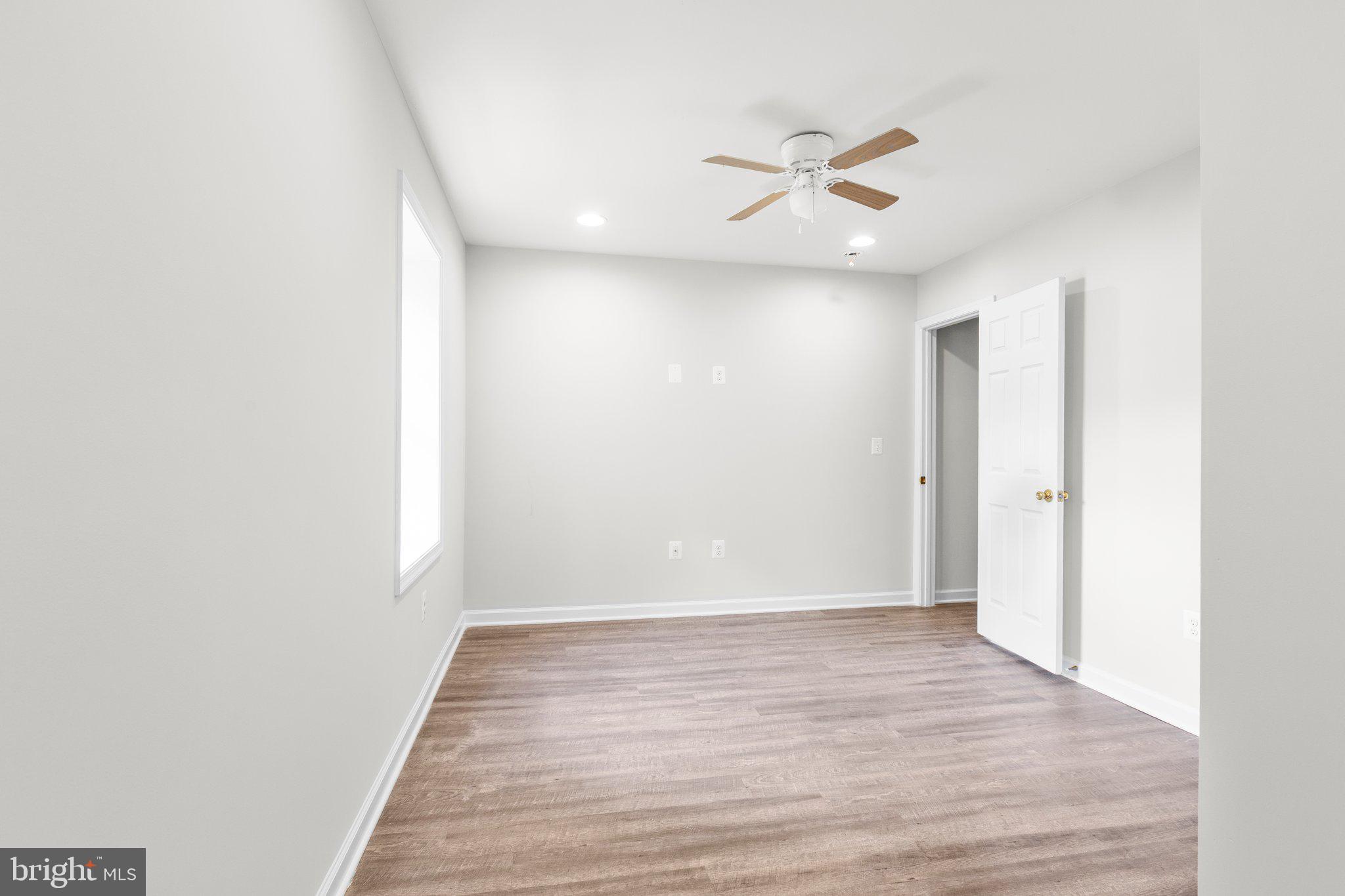 PRESIDENTIAL LAKES - Residential