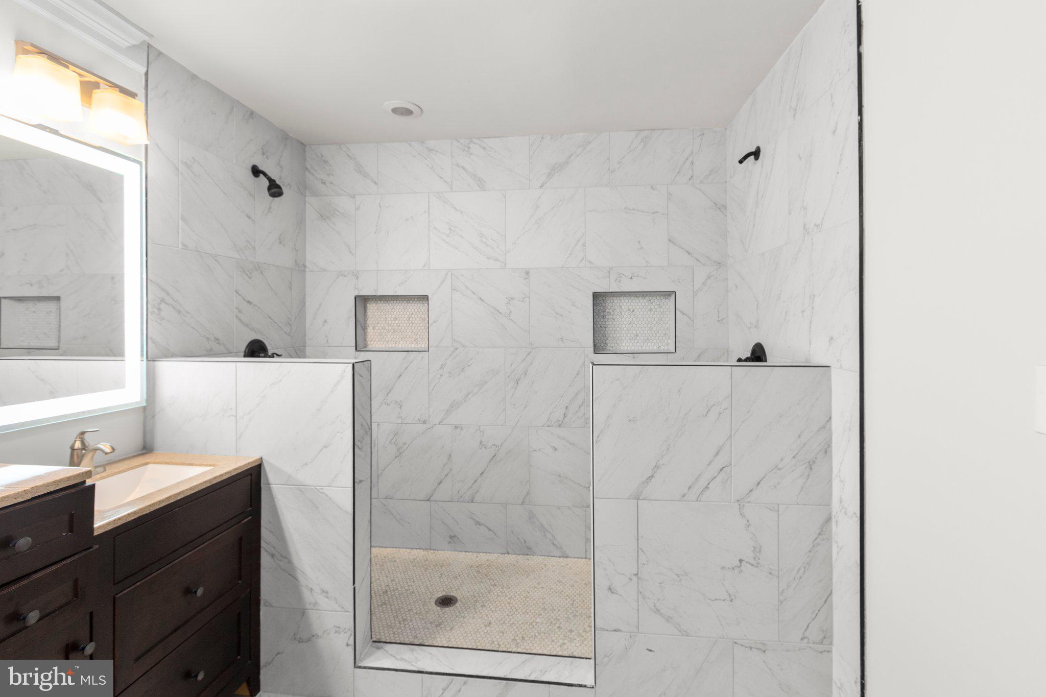 PRESIDENTIAL LAKES - Residential