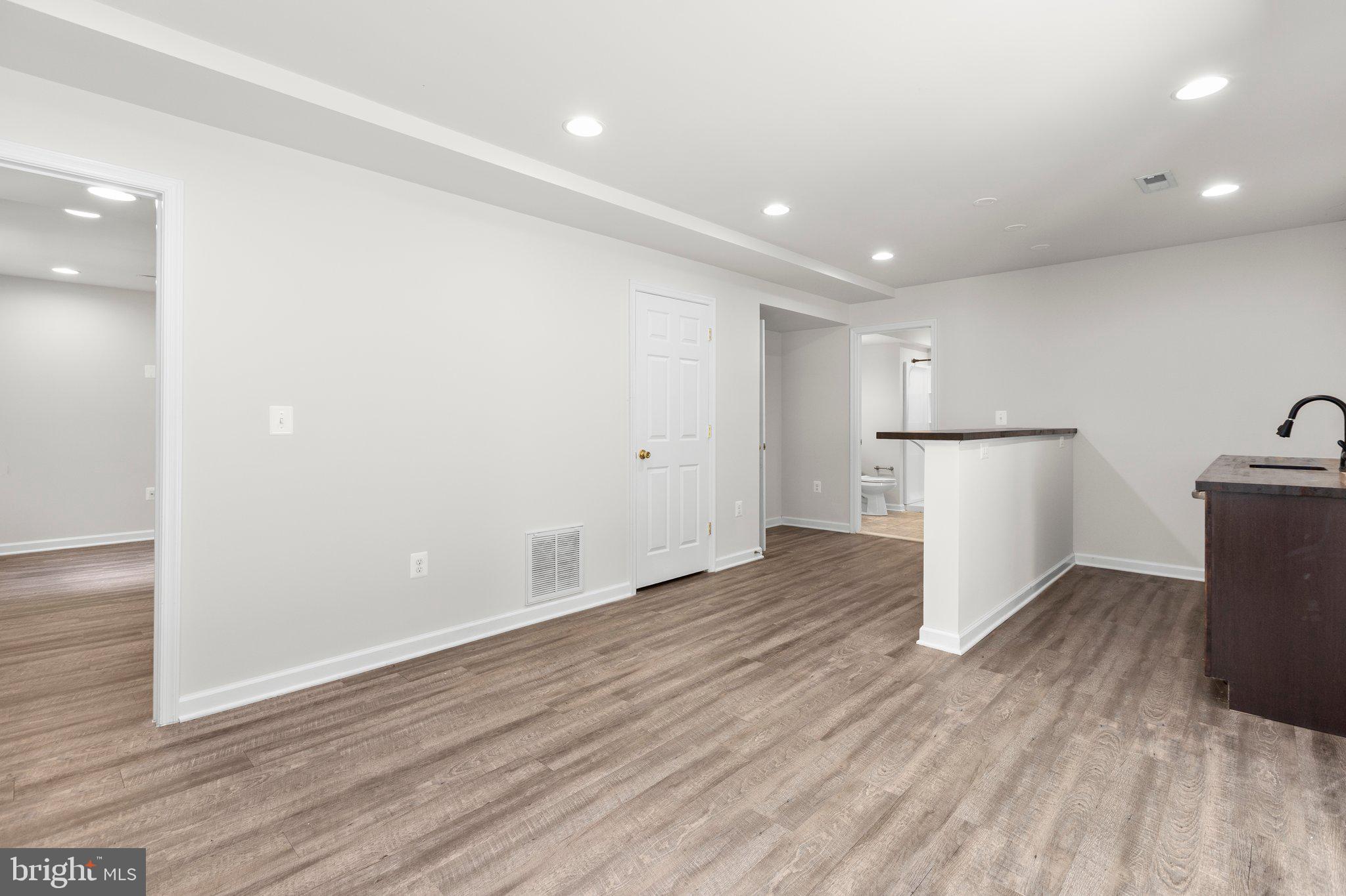 PRESIDENTIAL LAKES - Residential