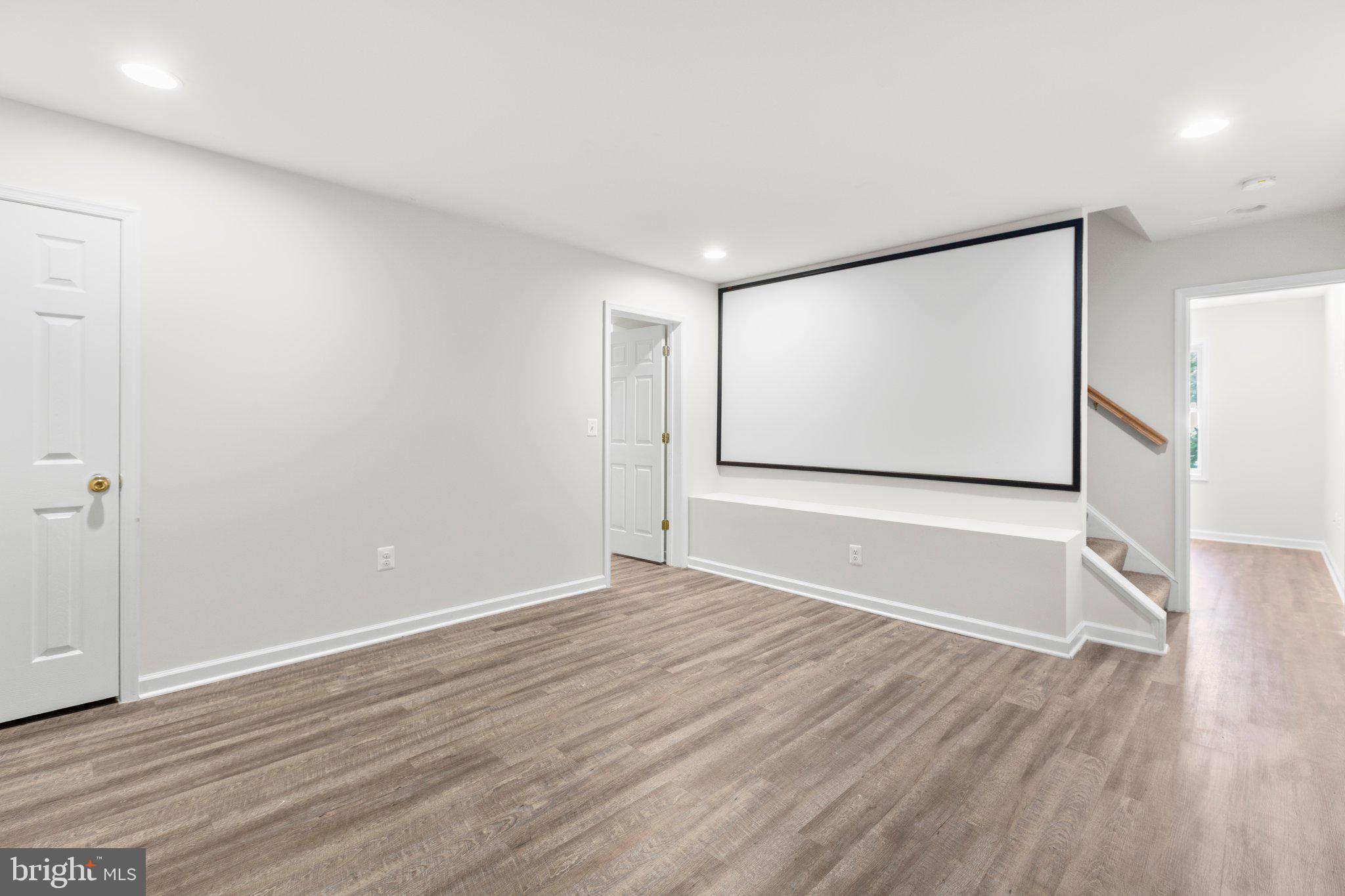 PRESIDENTIAL LAKES - Residential