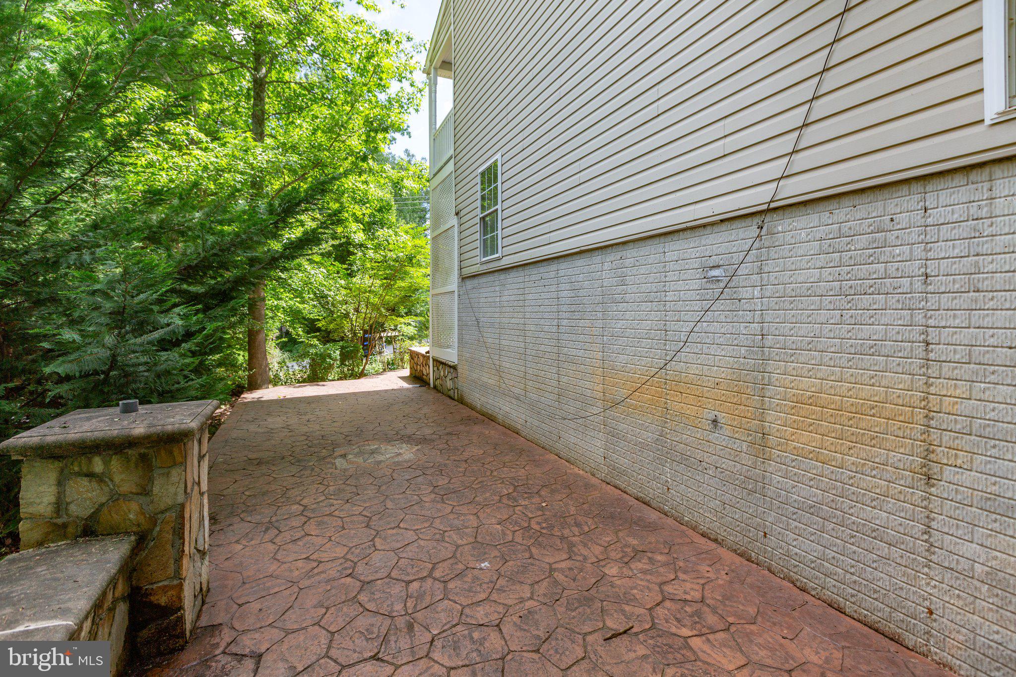 PRESIDENTIAL LAKES - Residential