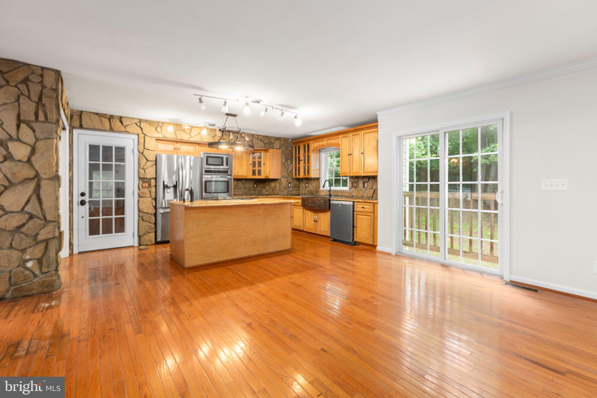 PRESIDENTIAL LAKES - Residential