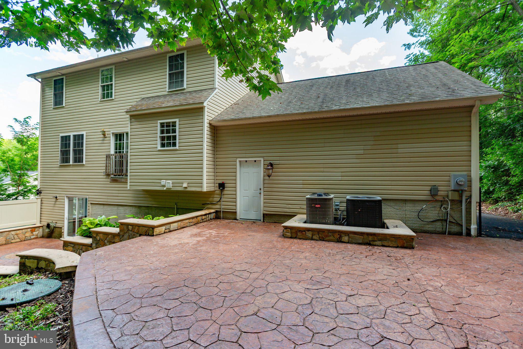 PRESIDENTIAL LAKES - Residential