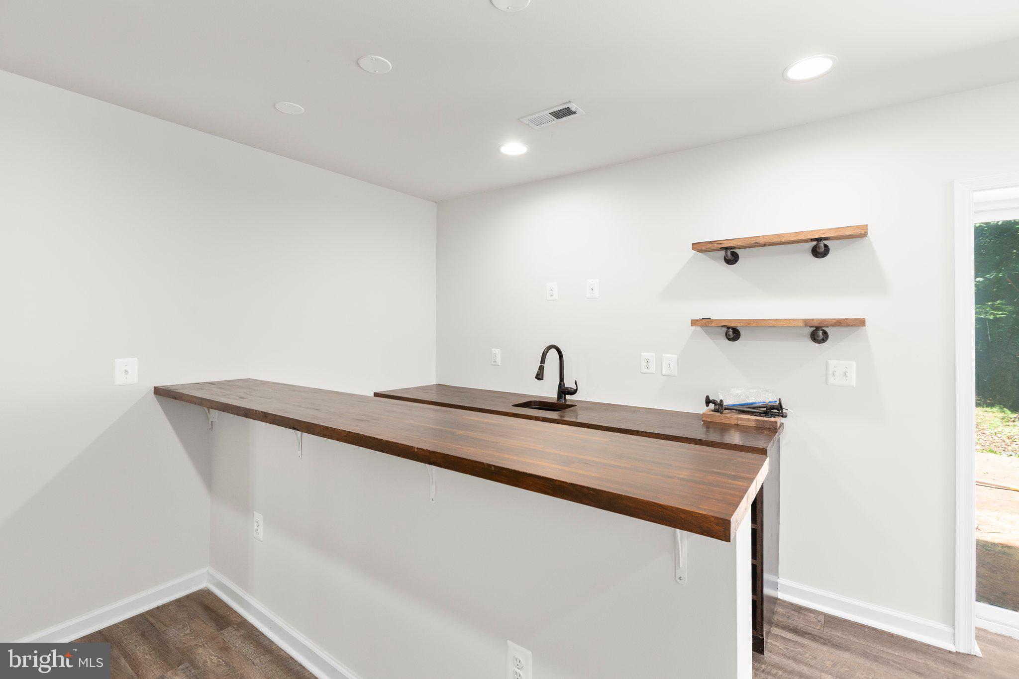 PRESIDENTIAL LAKES - Residential