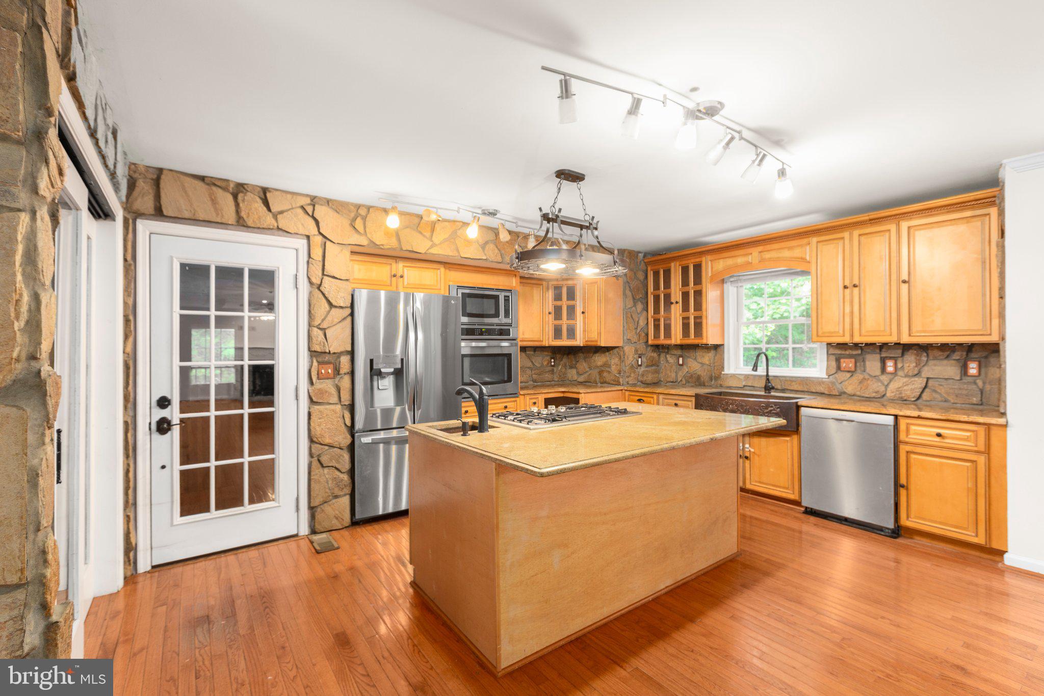 PRESIDENTIAL LAKES - Residential