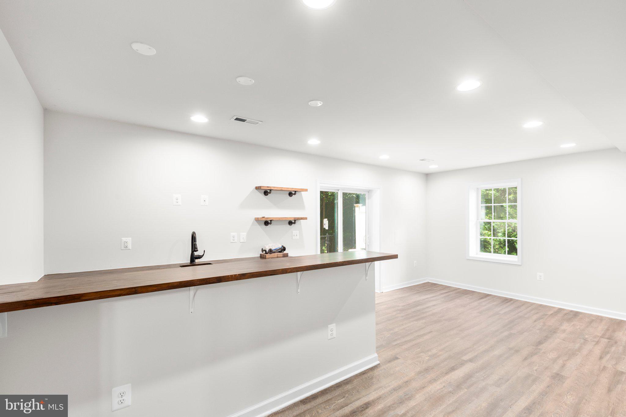 PRESIDENTIAL LAKES - Residential