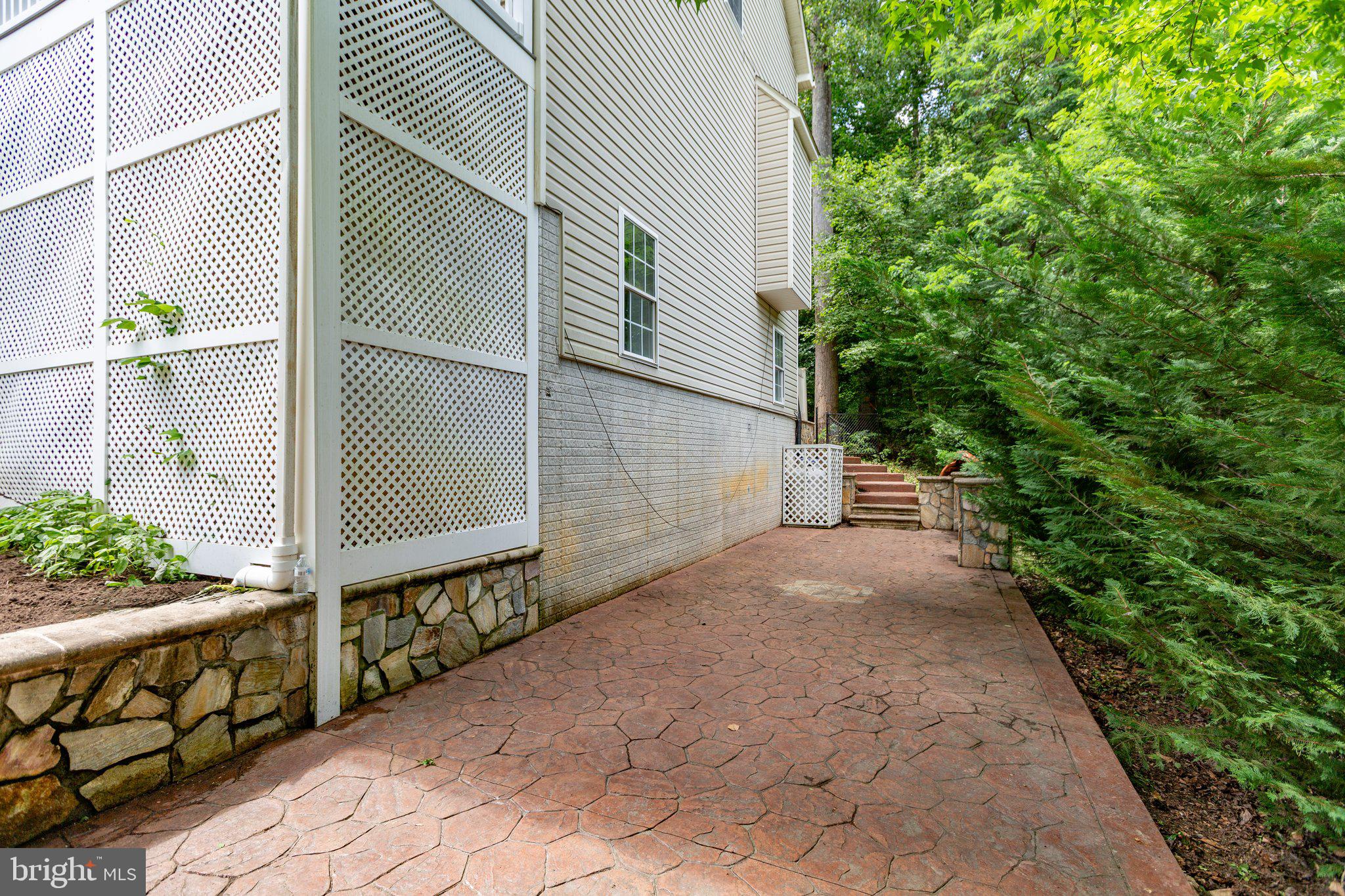 PRESIDENTIAL LAKES - Residential