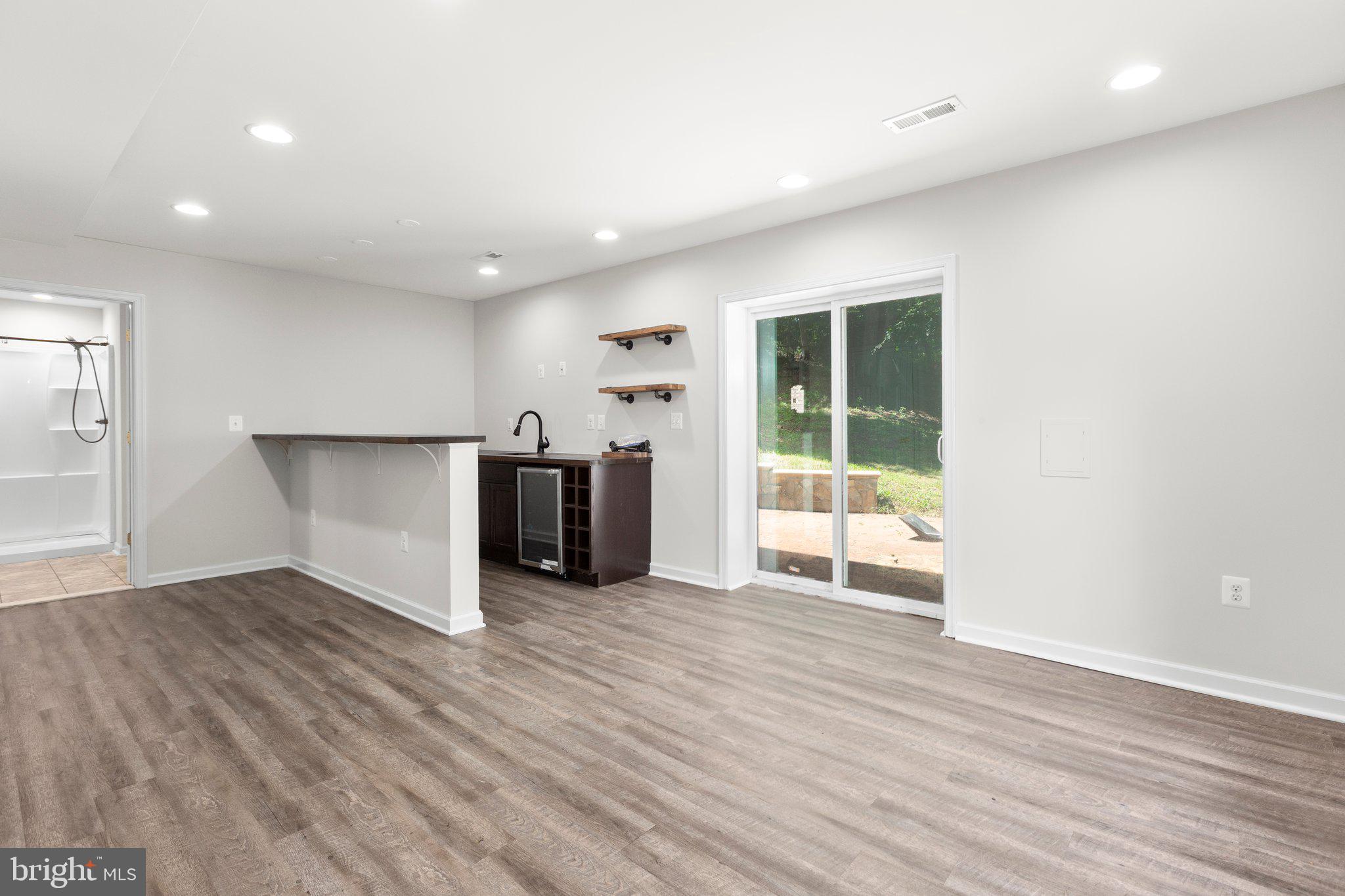 PRESIDENTIAL LAKES - Residential