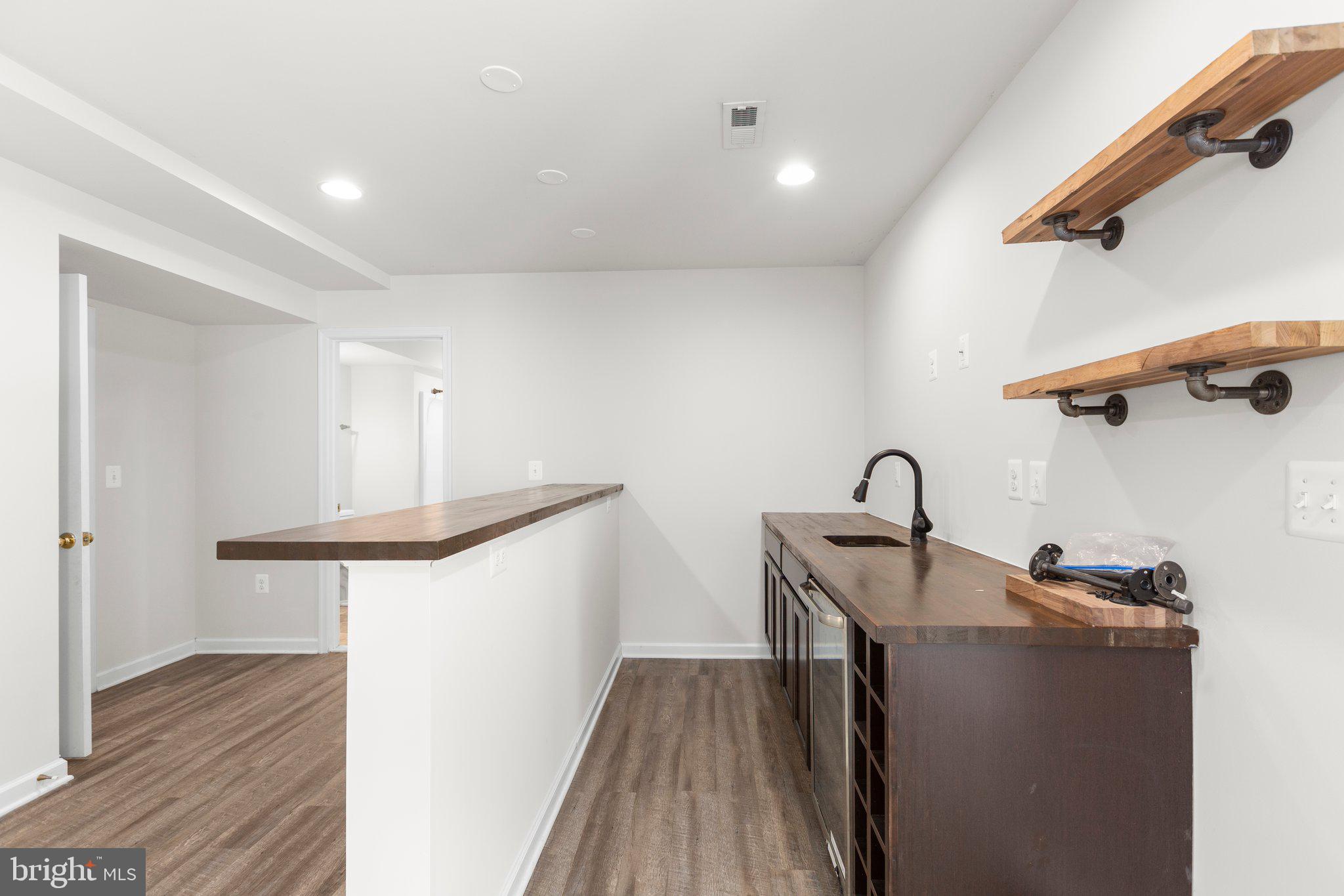 PRESIDENTIAL LAKES - Residential