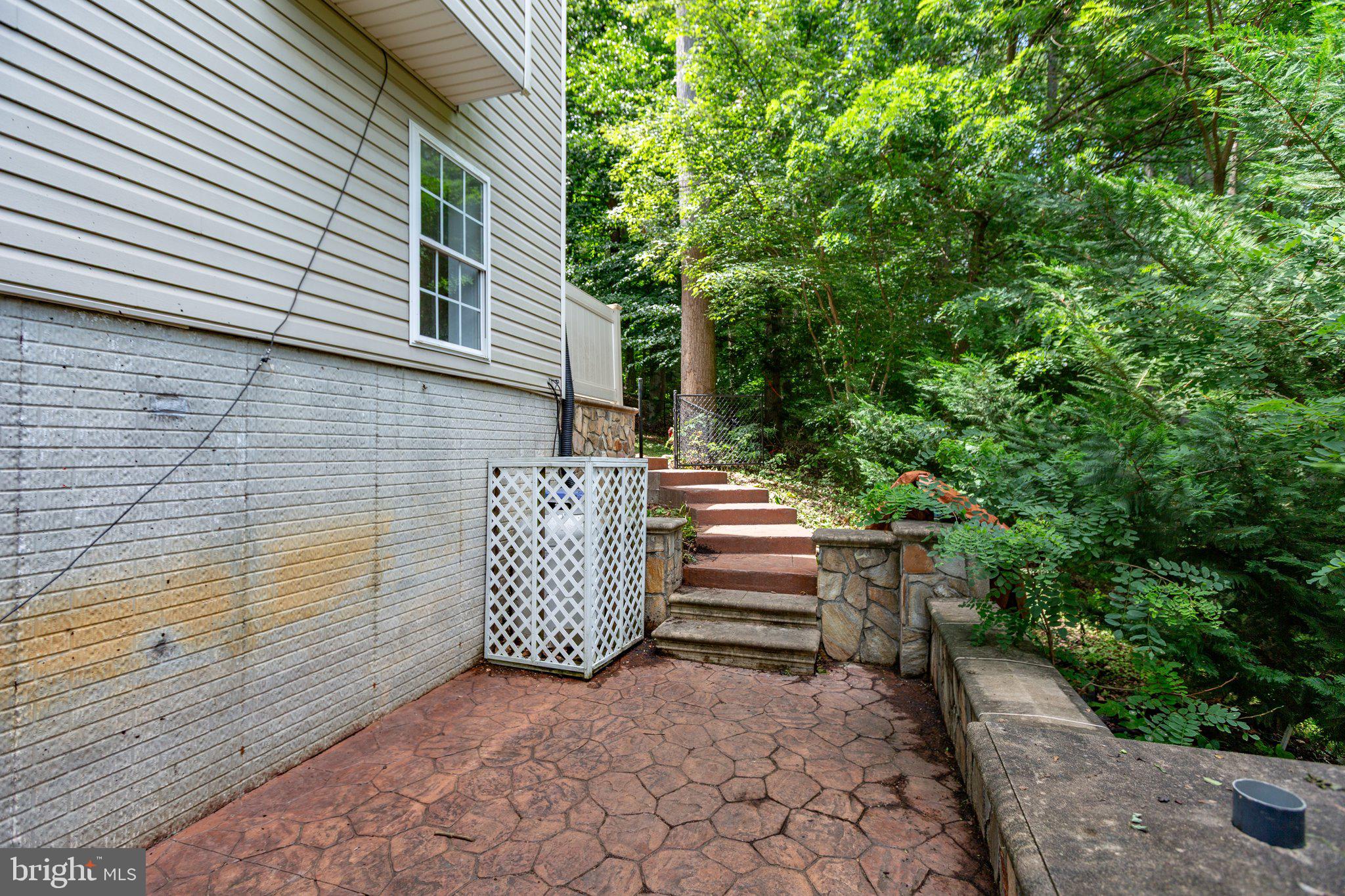 PRESIDENTIAL LAKES - Residential